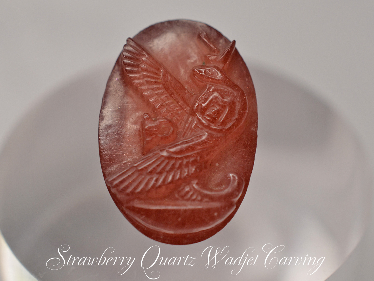 メキシコ産ストロベリークォーツカボション ウアジェト（コブラの女神）カービング