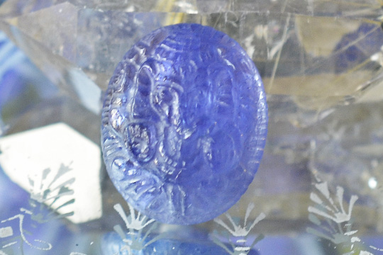 タンザナイトガネーシャカービングオーバルカボション