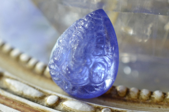 タンザナイトガネーシャカービングペアシェイプカボション