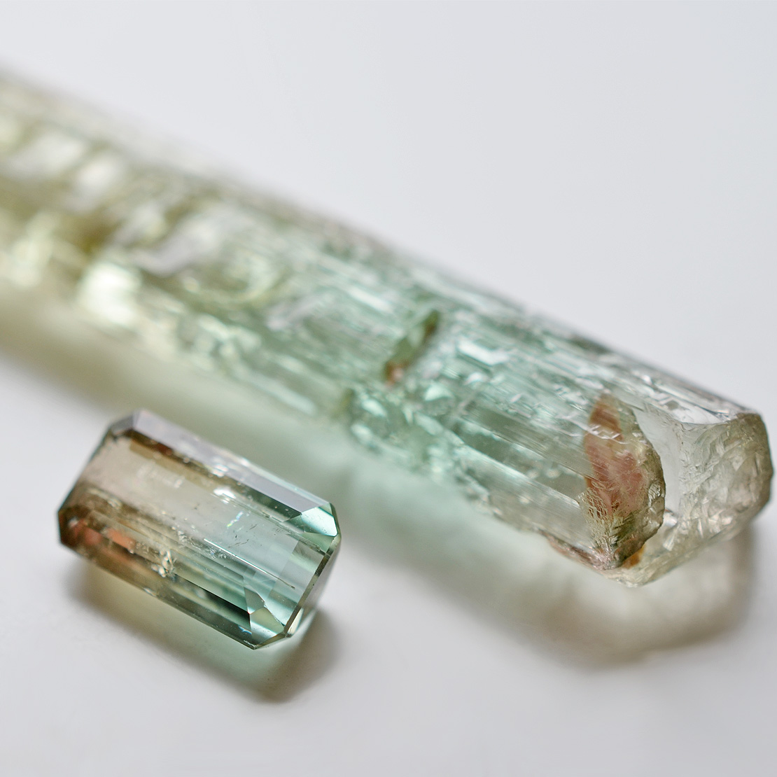 バイカラートルマリンライトブルーイエロー　ルースと原石セット