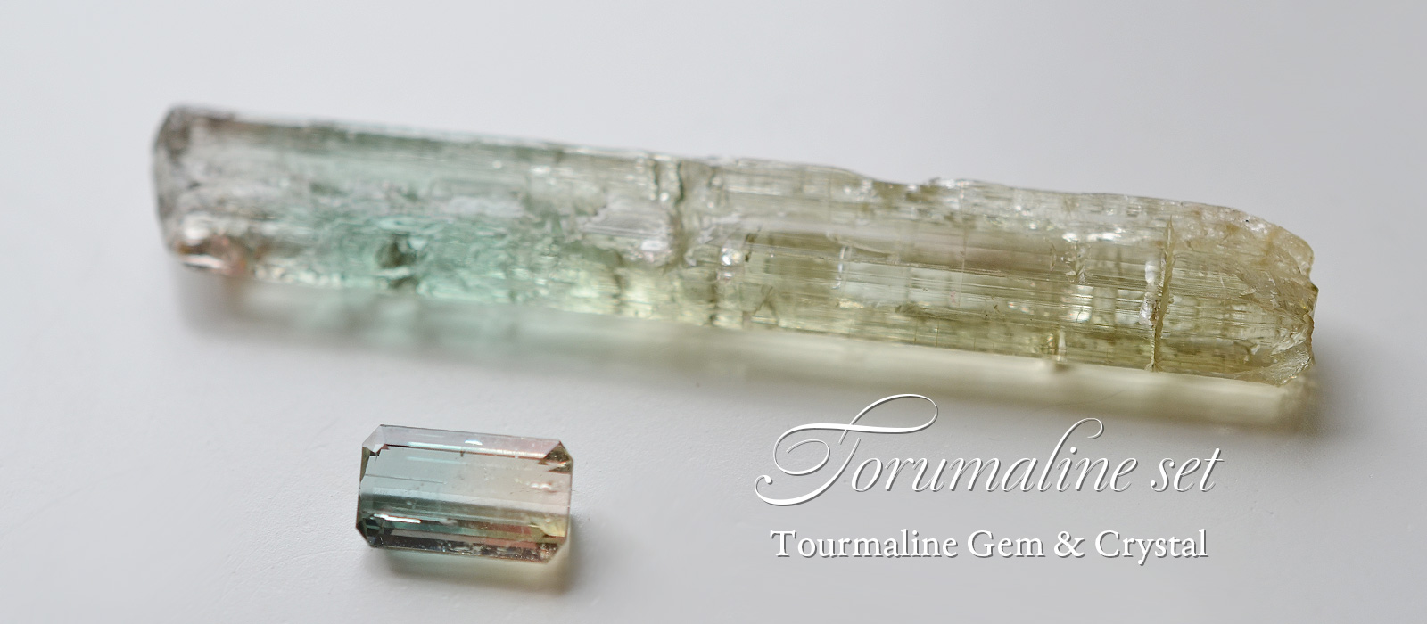 バイカラートルマリンライトブルーイエロー　ルースと原石セット