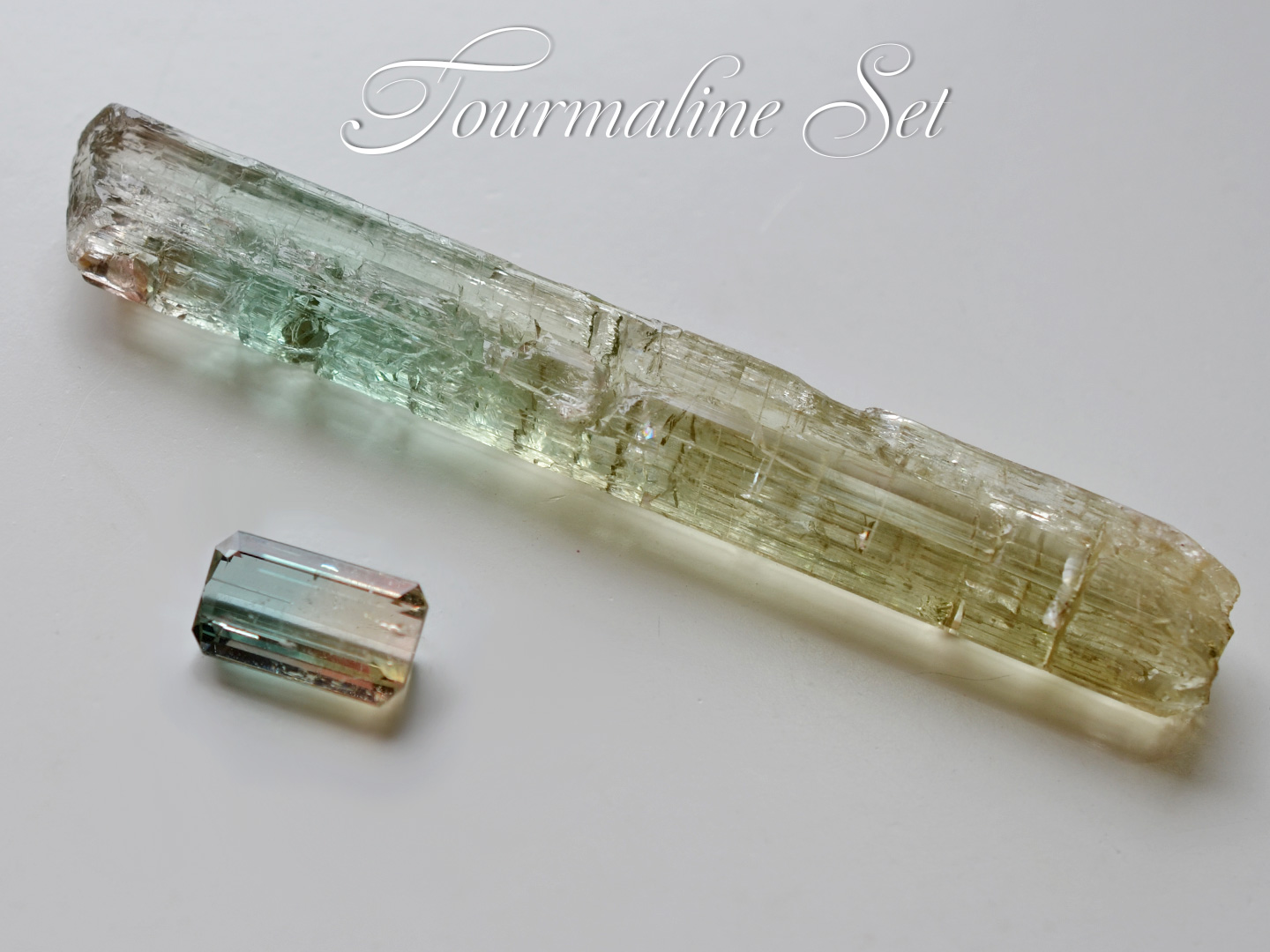 バイカラートルマリンライトブルーイエロー　ルースと原石セット