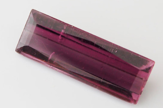 パープルレッドトルマリン 4.07ct バケットカット