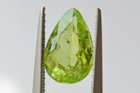 シャルトルーズトルマリンペアシェイプカット