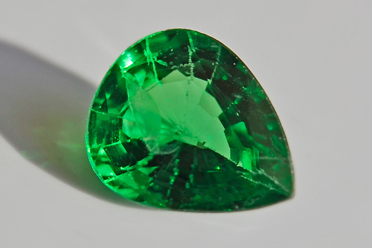 ツァボライト　カットストーン　3.38ct クッションカット