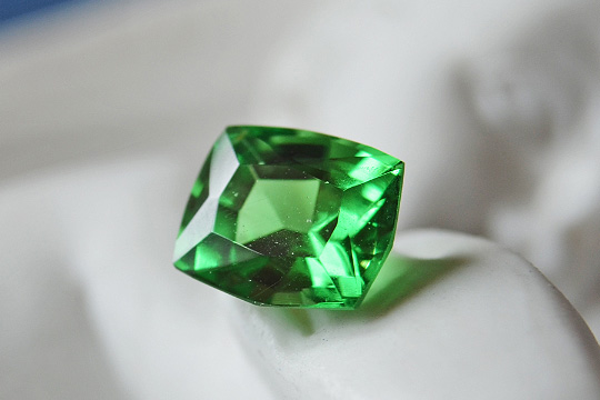 ツァボライトファンシーカット0.95ct