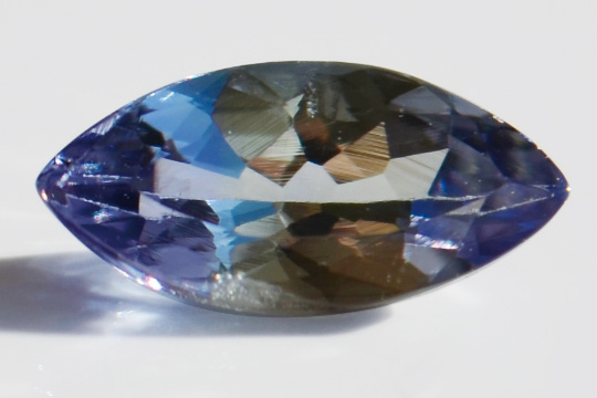 非加熱バイカラーゾイサイト マーキスカット0.55ct