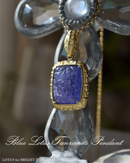 ブルーロータス　タンザナイト　K18イエローゴールドペンダント
