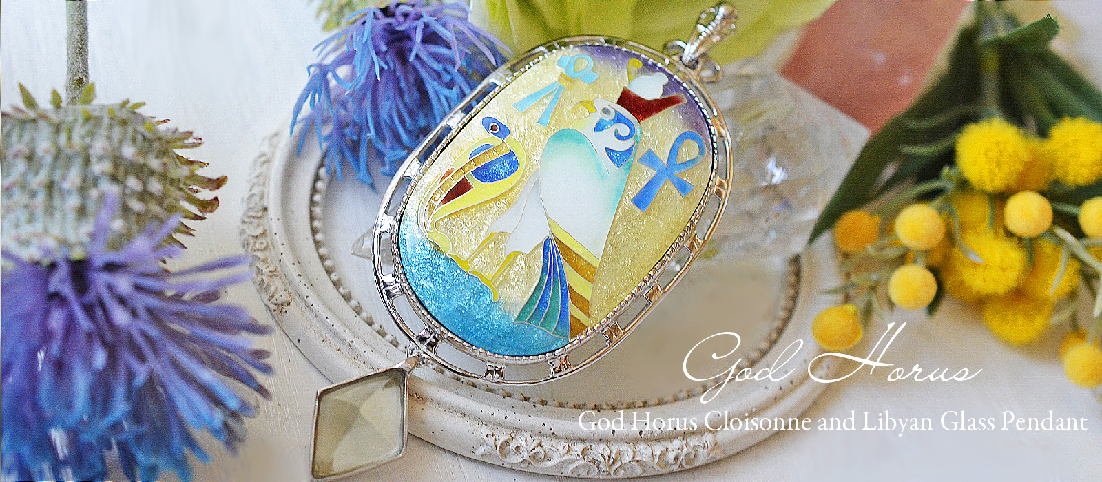 ホルス神の七宝アートリビアングラスペンダント