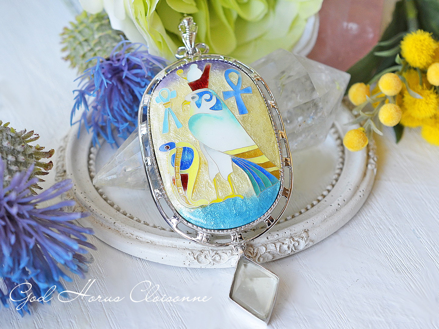 ホルス神の七宝アートリビアングラスペンダント