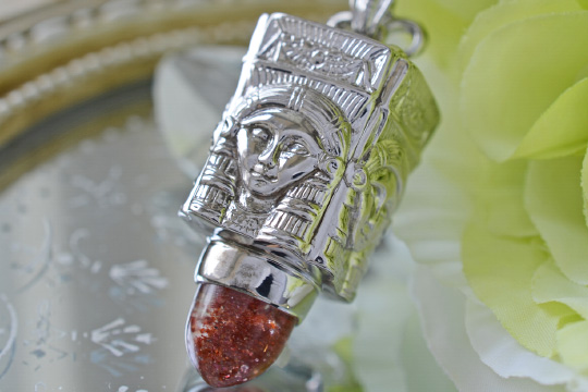 ファイヤークォーツハトホル女神ペンダント