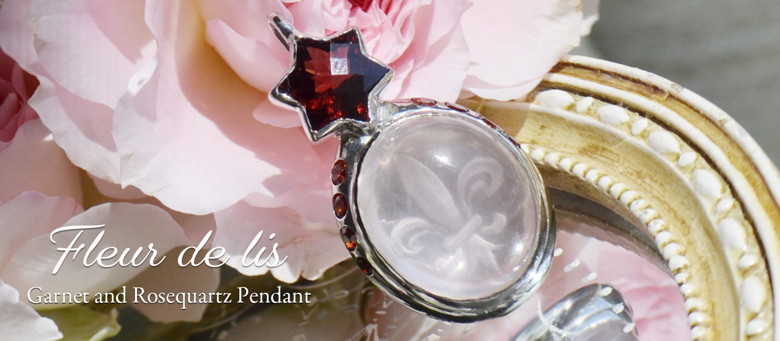 フルールドリスインタリオローズクォーツとスターカットガーネットオのシルバーペンダント