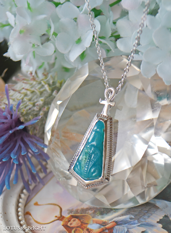 ジェムシリカエジプシャンコブラカービングシルバーペンダント