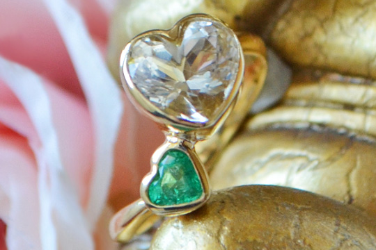 乙女鉱山水晶ハートシェイプとエメラルドK18ゴールドリング