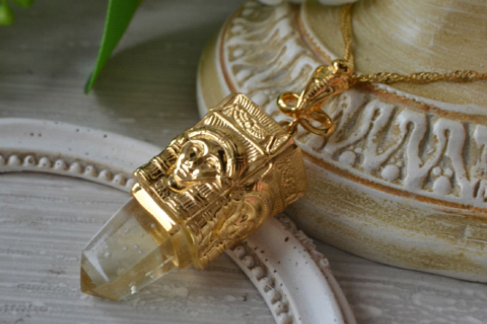 ハトホル女神オベリスク型リビアングラスペンジュラムジュエリー