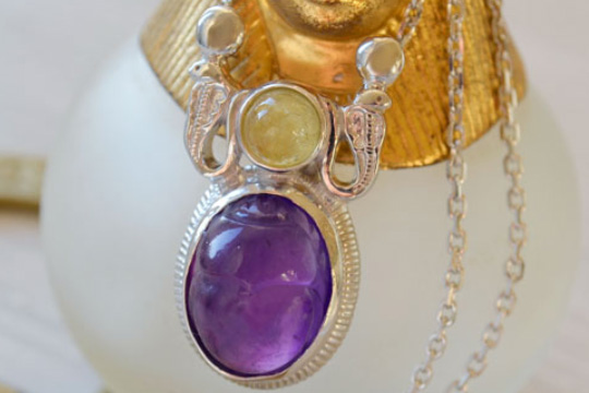 アメジストスカラベ・ゴールデンダンビュライトシルバーネックレス