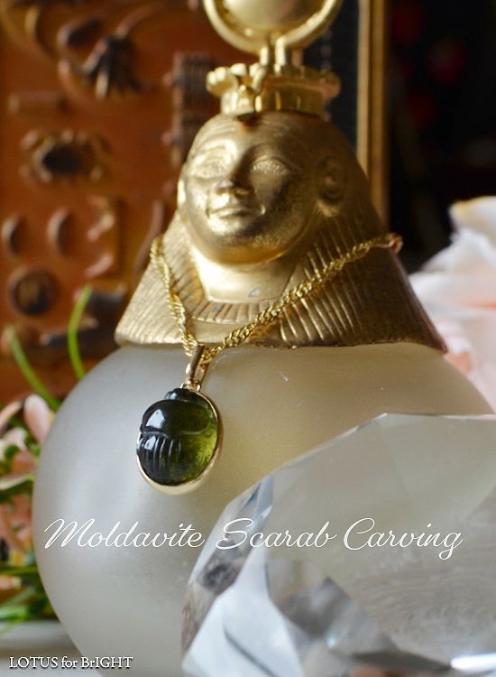 モルダバイトスカラベカービングK18イエローゴールドペンダント