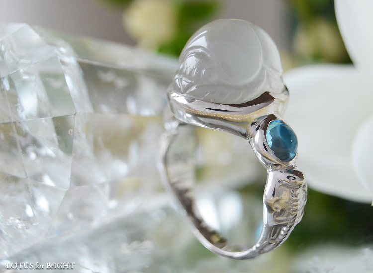 ムーンストーンスカラベカービングエジプシャンコブラシルバーリング