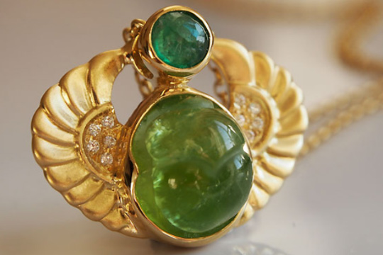 ペリドット　スカラベカービング　K18ペンダントトップ