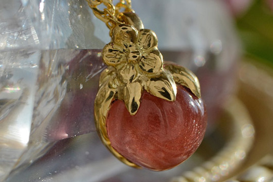 ストロベリークォーツK18ストロベリー型チャーム