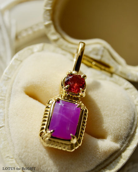 スギライトとユーディアライトのゴールドチャーム