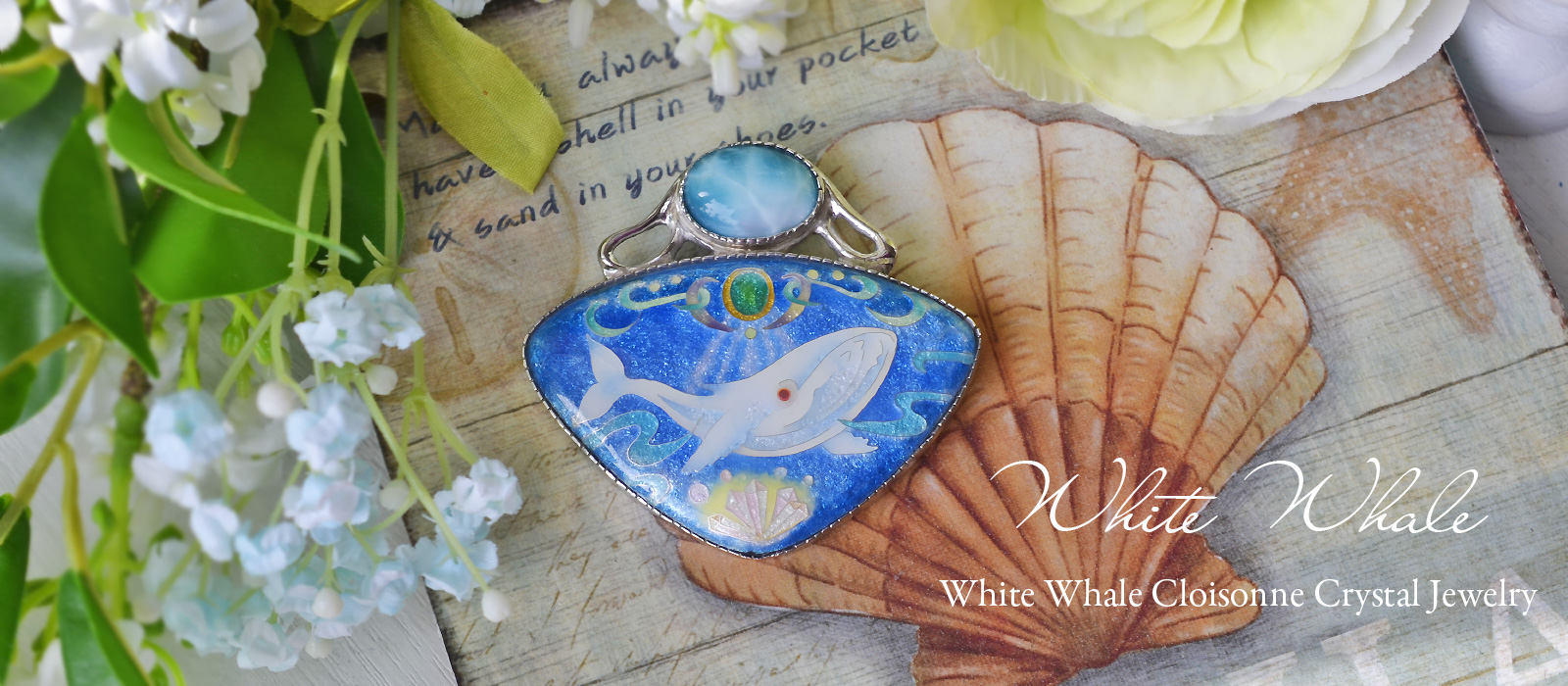 白クジラと天然石の七宝ペンダント
