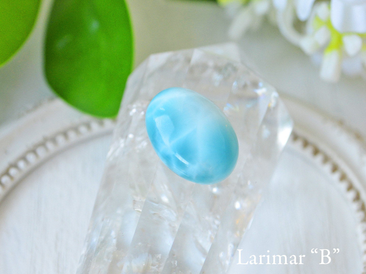 白クジラと天然石の七宝ペンダント