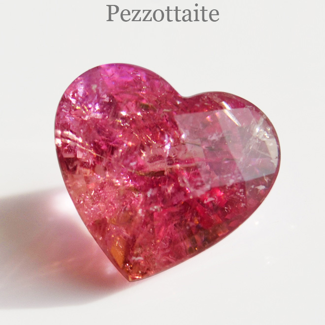 ペツォッタイト（ペツォッタ石）Pezzottaite